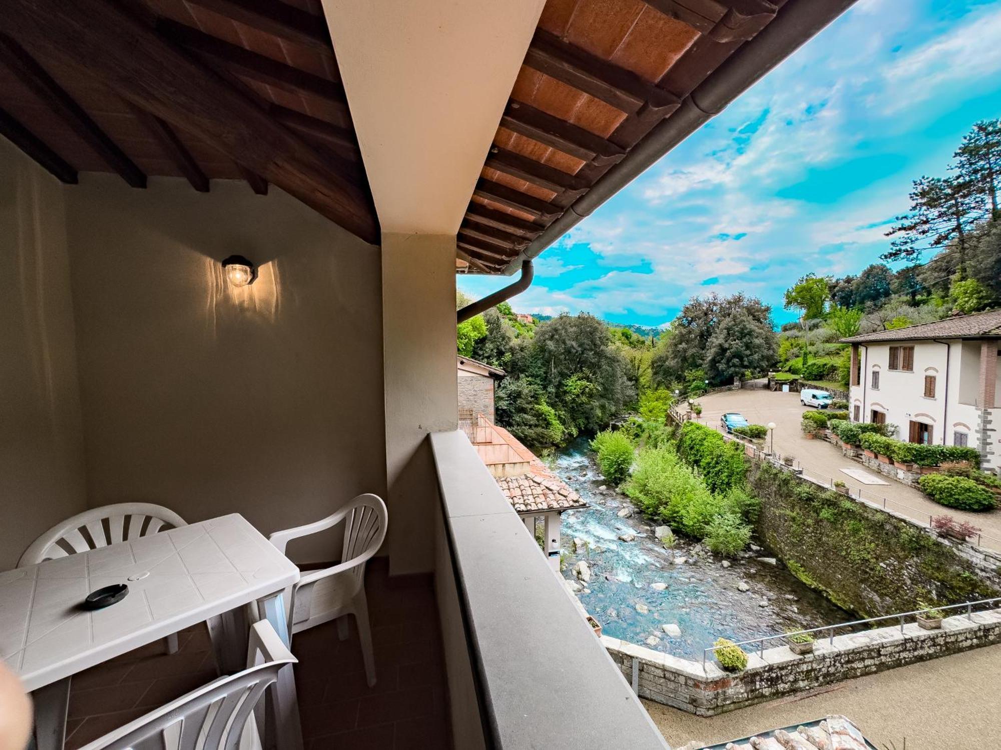 La Ferriera Exclusive Resort - Pool & Waterfall Loro Ciuffenna Exterior photo