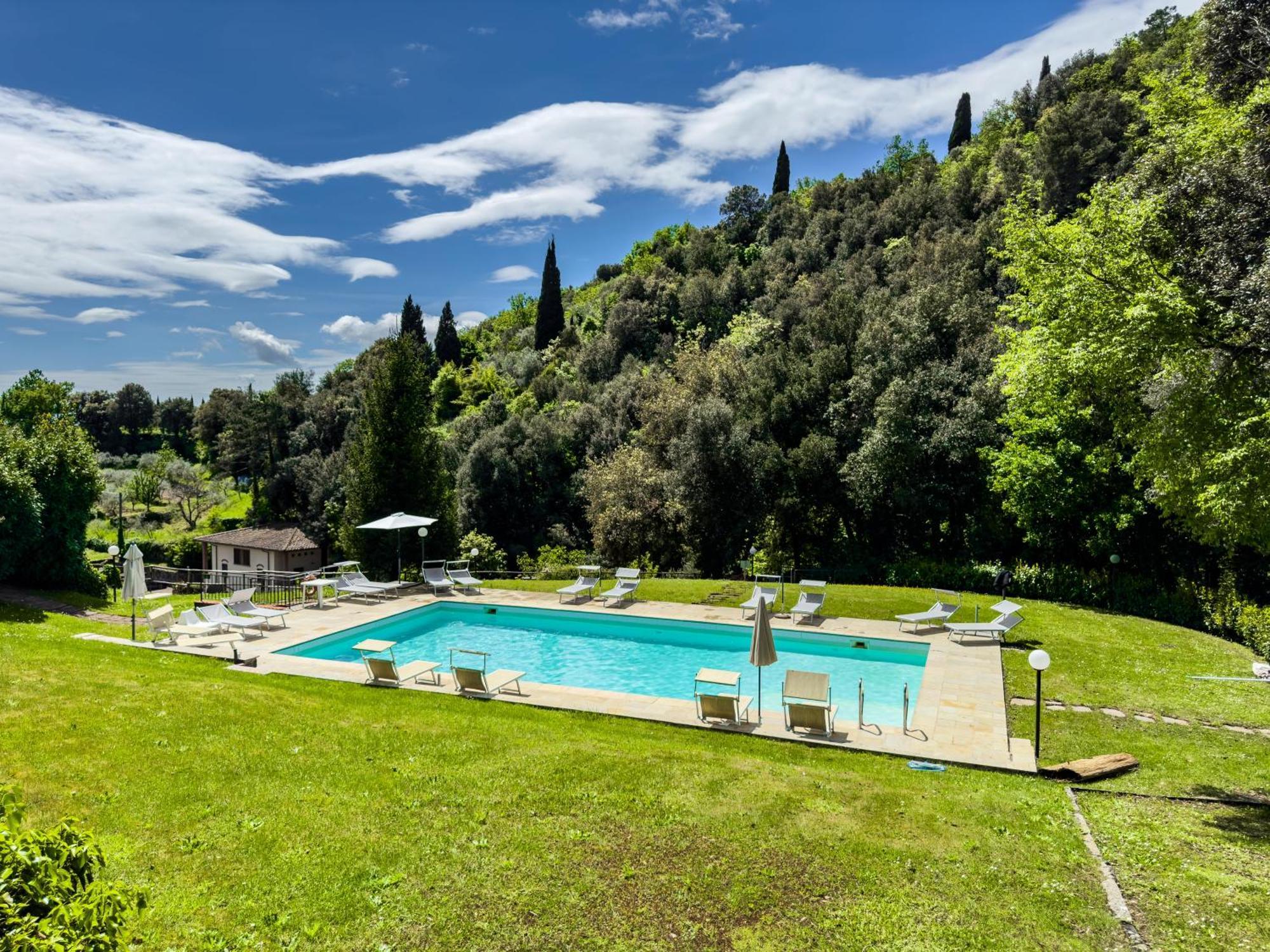 La Ferriera Exclusive Resort - Pool & Waterfall Loro Ciuffenna Exterior photo